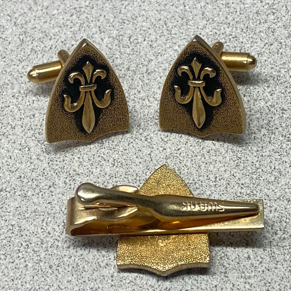 Vintage SWANK Gold Tone Fleur de Lis Old Money Cufflink Tie Bar Set Formal Wear